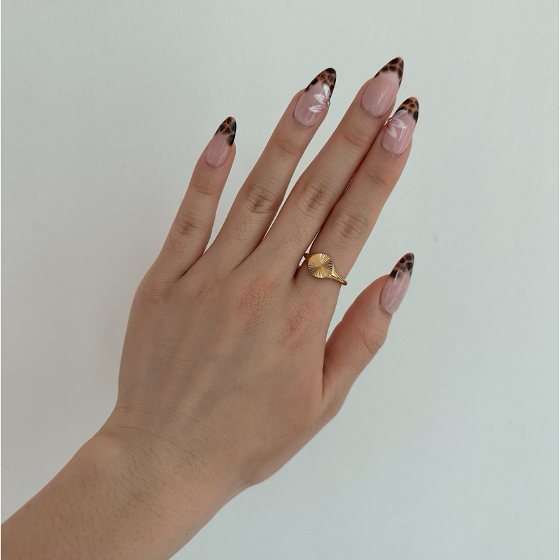 Louisë // Sol Signet Ring - 18k Gold Plated Stainless Steel (Anti Karat)
