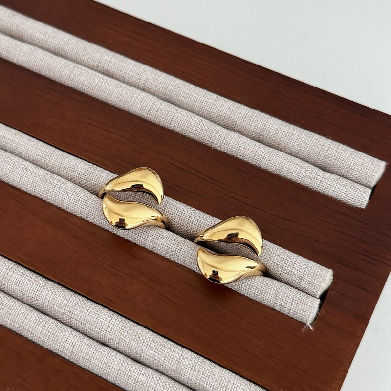 Louise // Parca Ring - 18k Gold Plated Stainless Steel (Anti Karat)