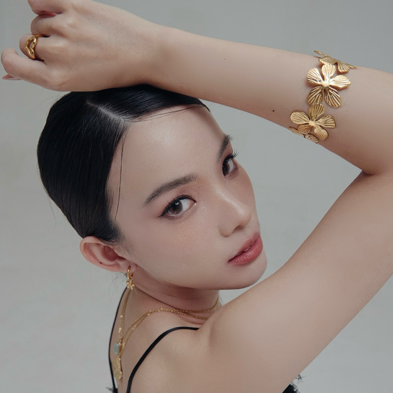 Louisë // Hibiscus Cuff - 18k Gold Plated Stainless Steel (Anti Karat)