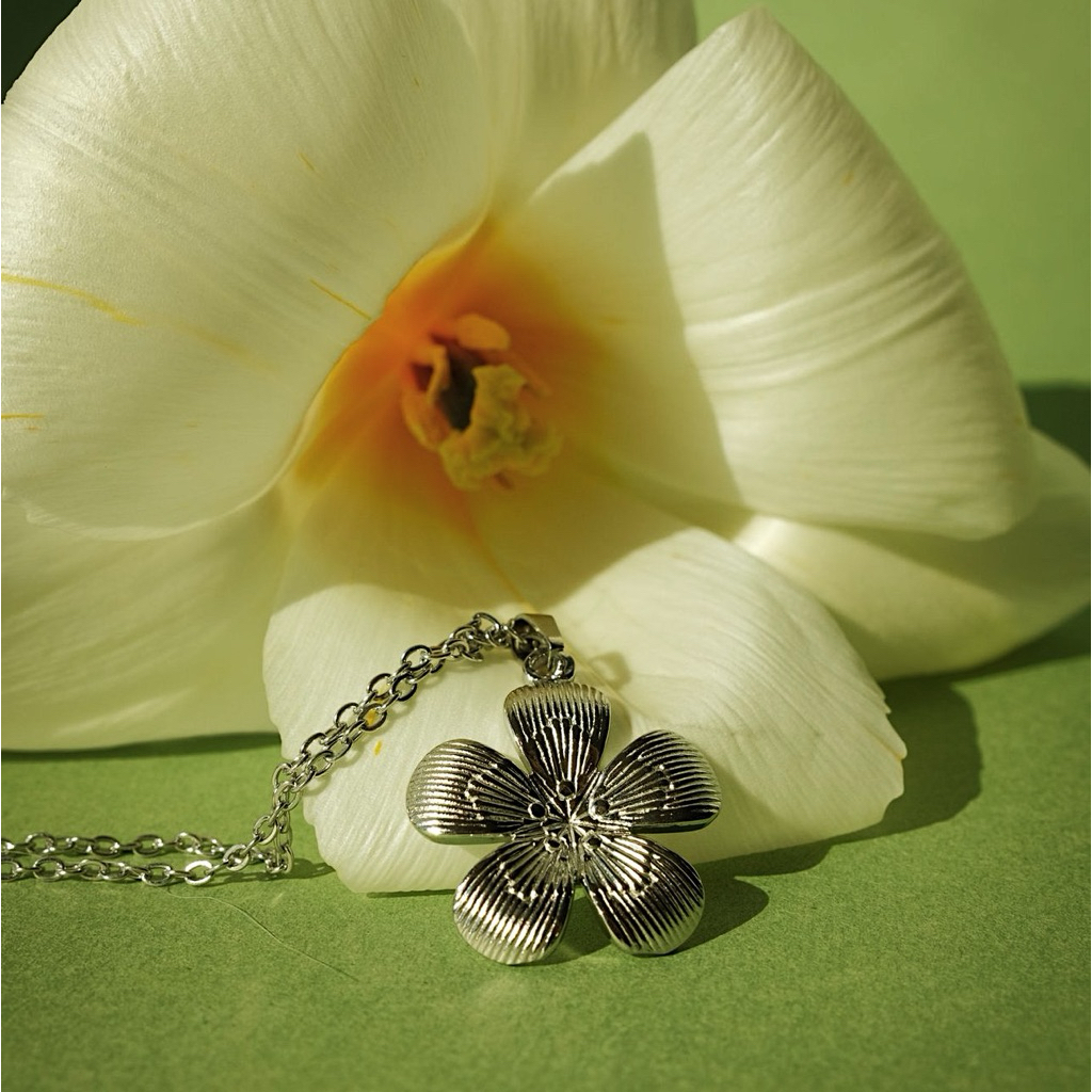 Louisë // Silver Mini Hibiscus Necklace - Stainless Steel (Anti Karat)