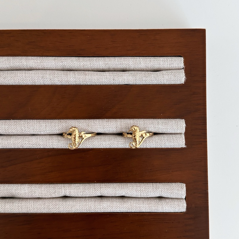 Louisë // Gold Dainty Seahorse Ring - 18k Gold Plated Stainless Steel (Anti Karat)