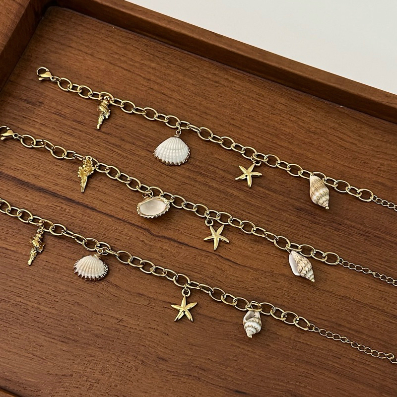 Louisë // Limited Edition Gold Seashell Charms Bracelet - 18k Gold Plated Stainless Steel