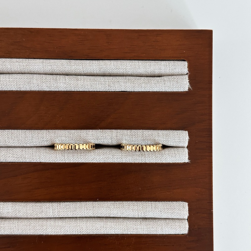 Louisë // Fifth Avenue Ring - 18k Gold Plated Stainless Steel (Anti Karat)