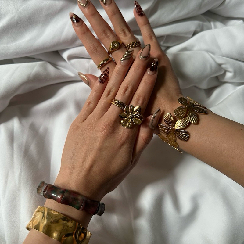 Louisë // Hibiscus Cuff - 18k Gold Plated Stainless Steel (Anti Karat)