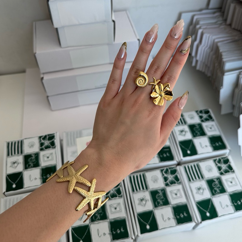 Louisë // Gold Starfish Cuff - 18k Gold Plated Stainless Steel (Anti Karat)