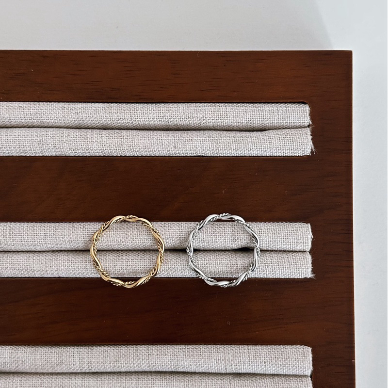 Louisë // Twisted Rope Chain Ring - 18k Gold Plated Stainless Steel (Anti Karat)