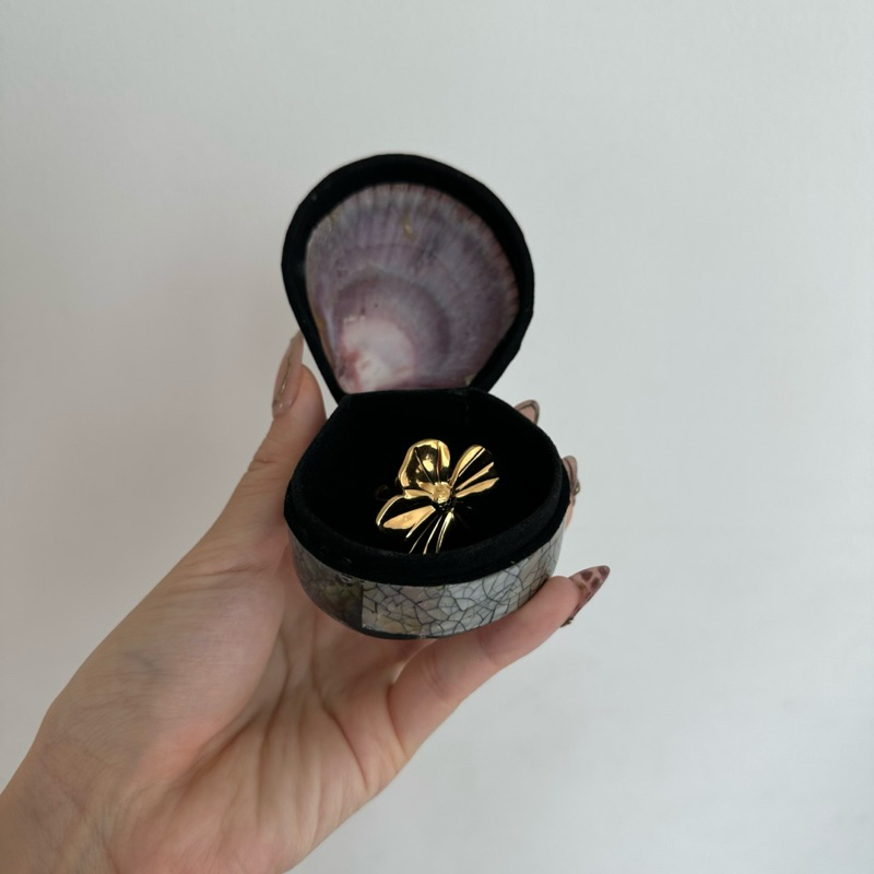 Louisë // Handmade Seashell Jewelry Box - Made from Real Seashells