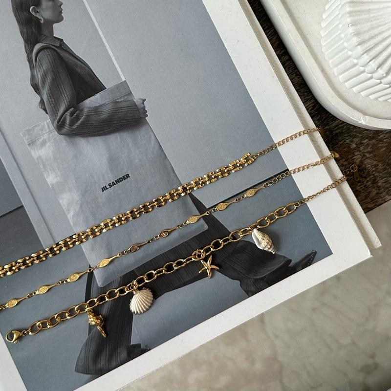 Louisë // Limited Edition Gold Seashell Charms Bracelet - 18k Gold Plated Stainless Steel