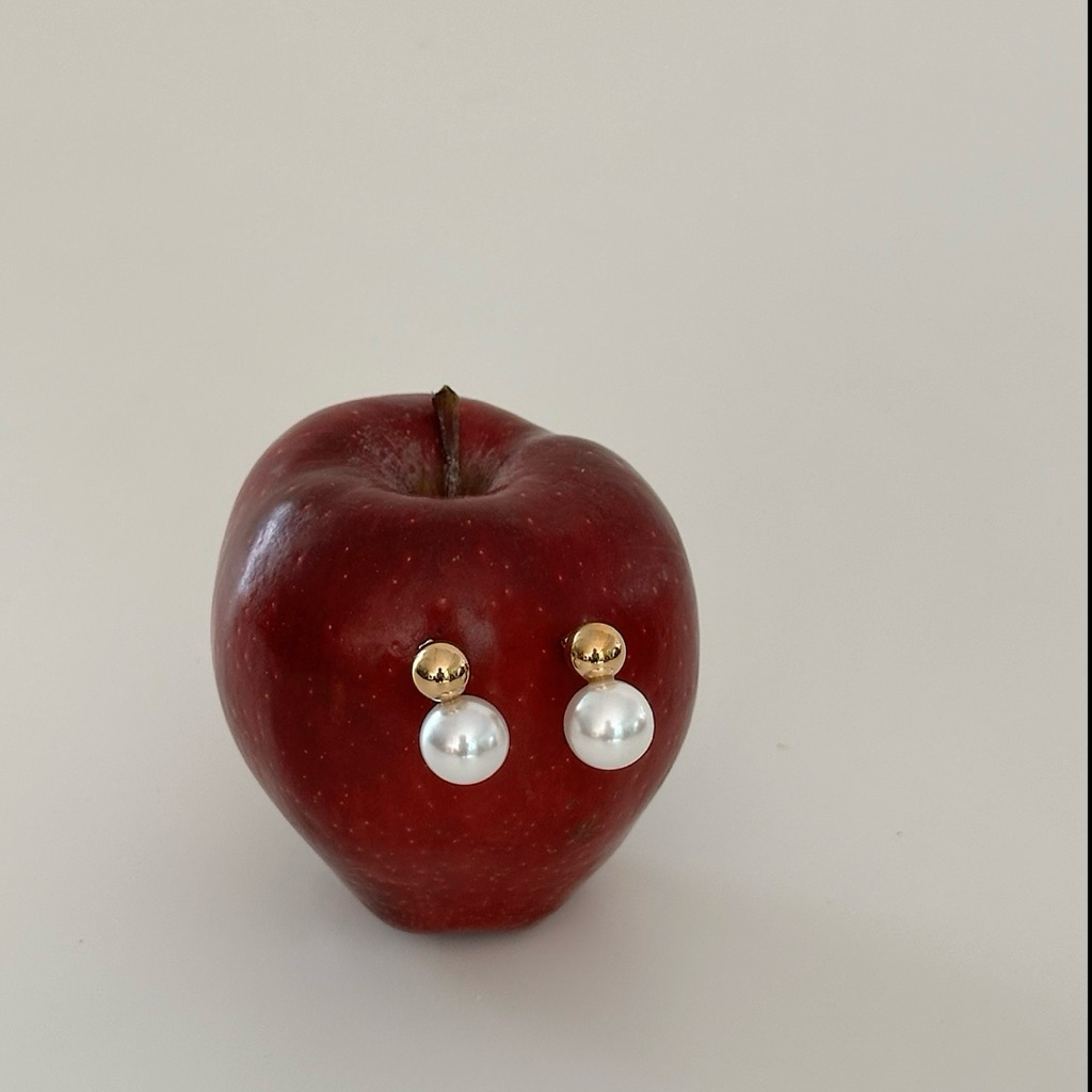 Louisë // Courtyard Pearl Earrings - 18k Gold Plated Stainless Steel (Anti Karat)