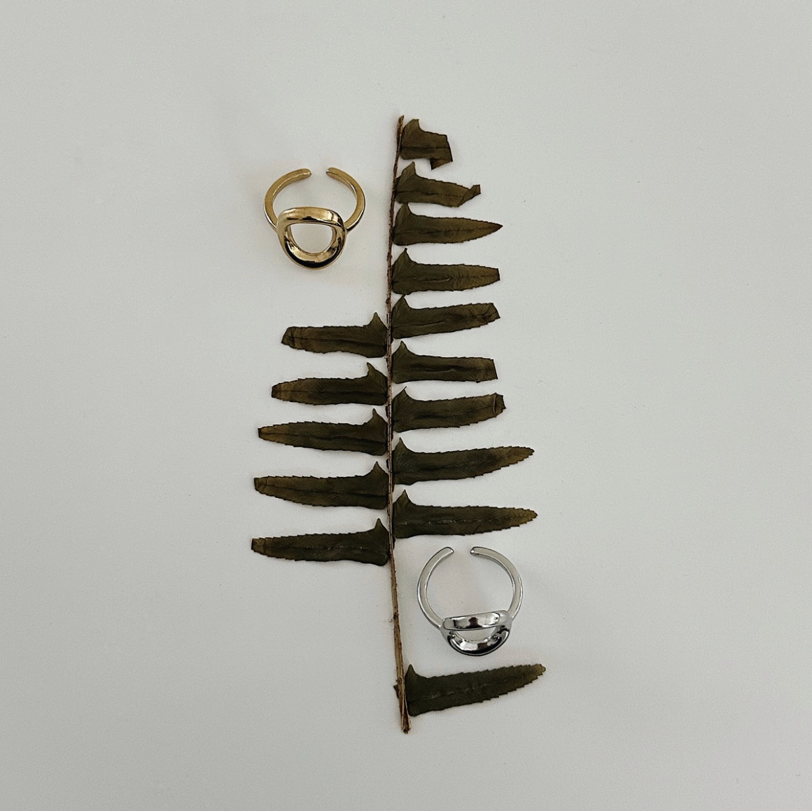 Louise // Orb Ring - 18k Gold Plated Stainless Steel (Anti Karat)