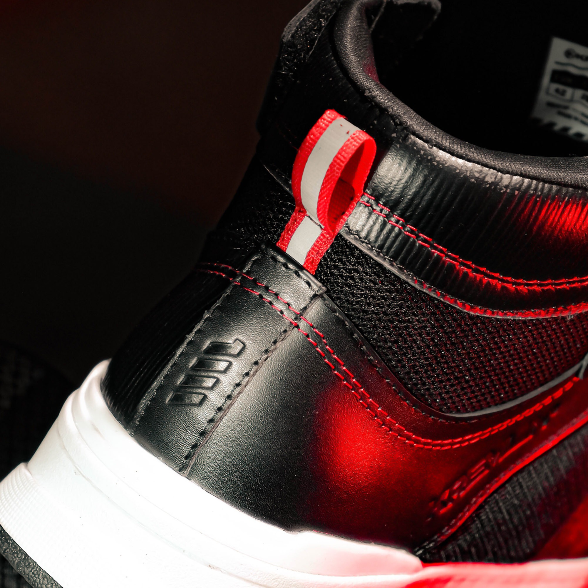 Kremlin Sepatu Sneakers Hybrid High Cut Black - BLADE