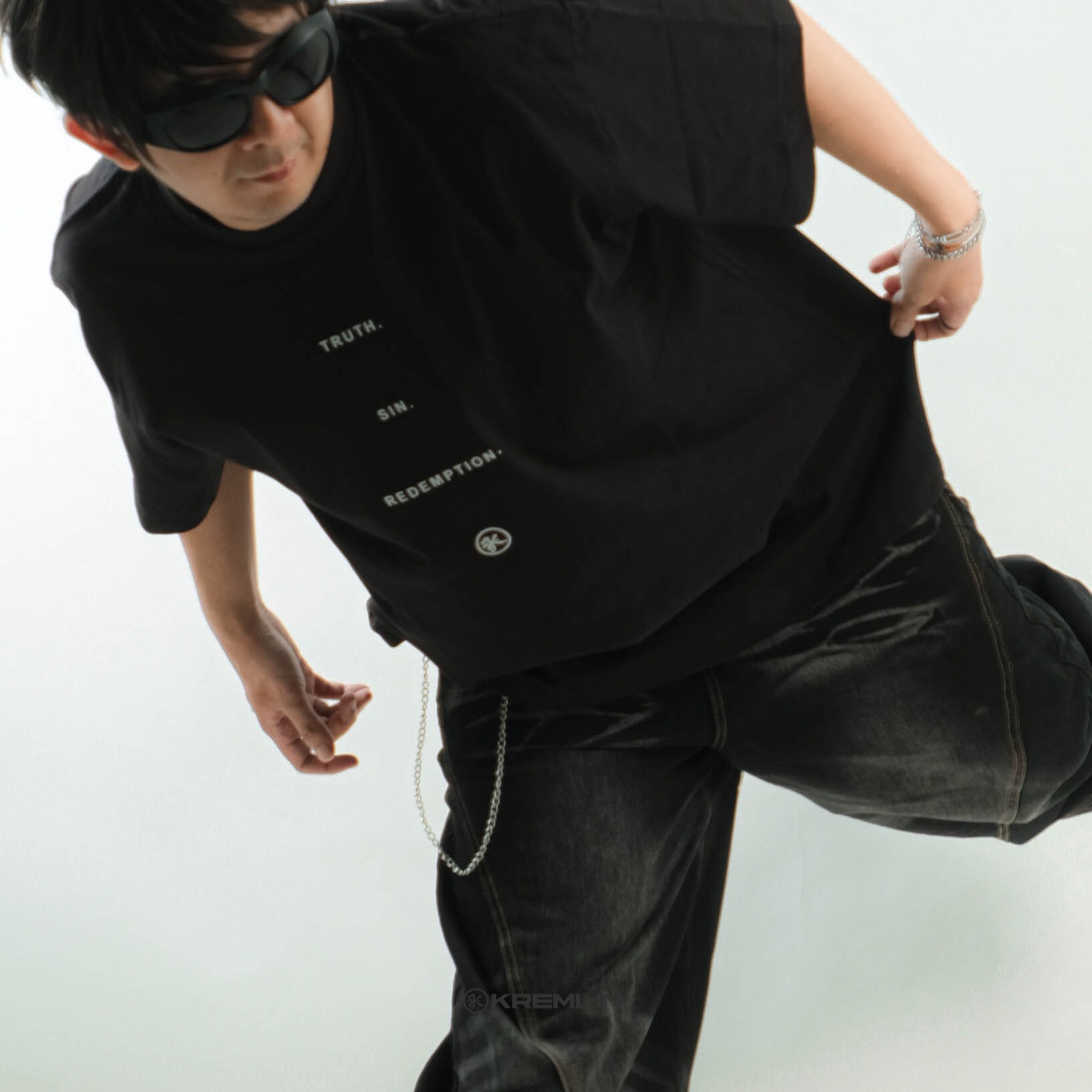 KREMLIN T-Shirt Oversized Fit Black - Anime xpremiental - Maxima