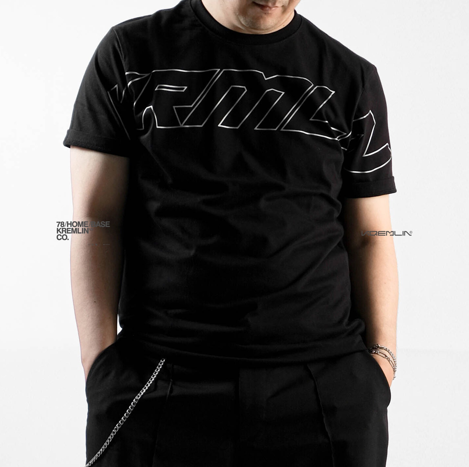 Kremlin T-shirt Regular Kaos Graphic Black - Scale