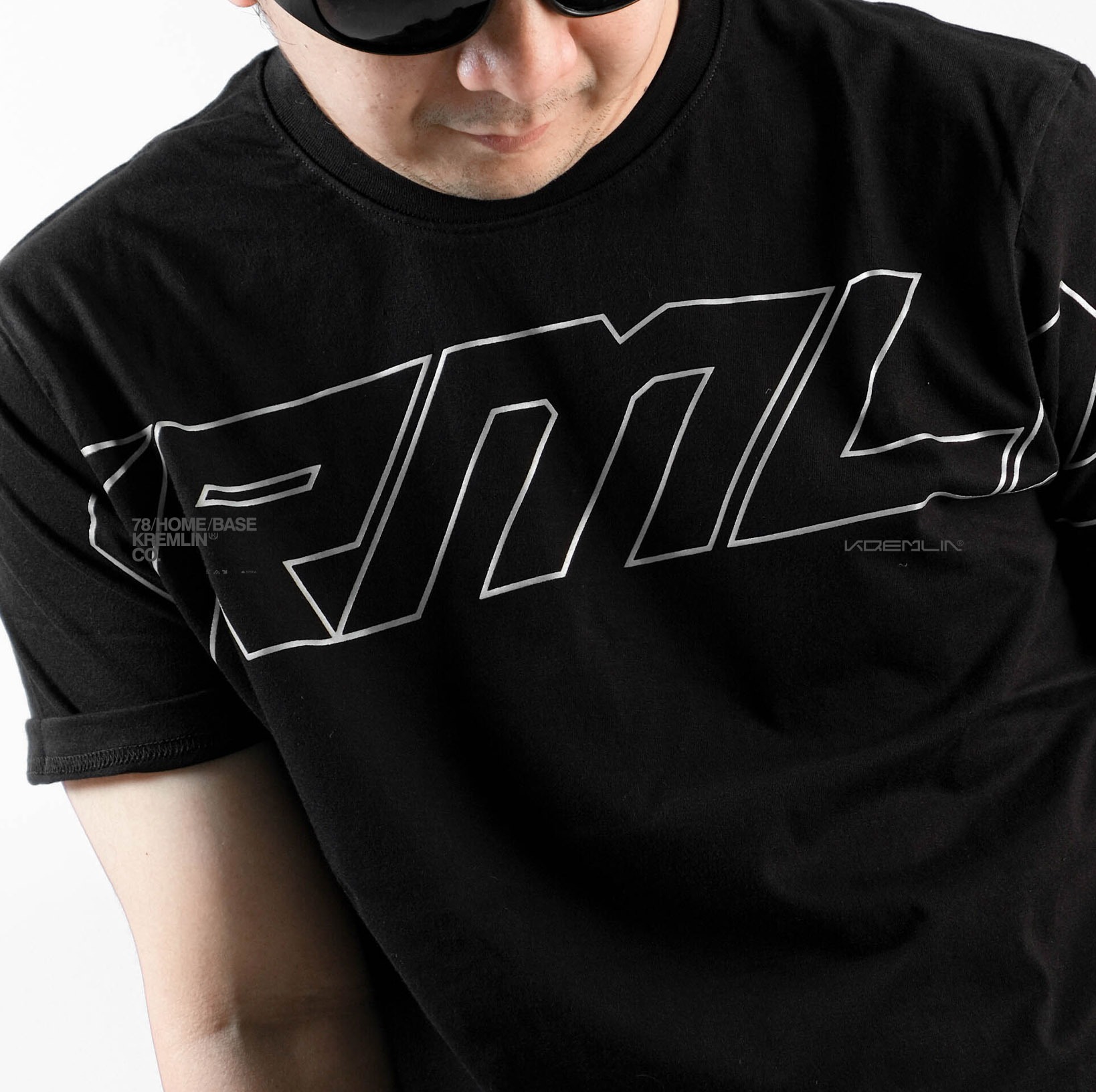 Kremlin T-shirt Regular Kaos Graphic Black - Scale