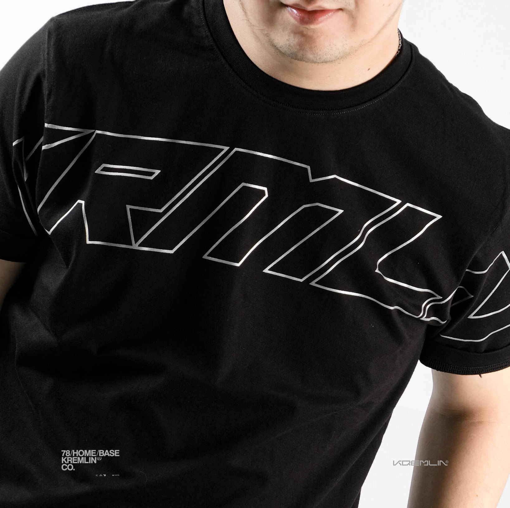 Kremlin T-shirt Regular Kaos Graphic Black - Scale