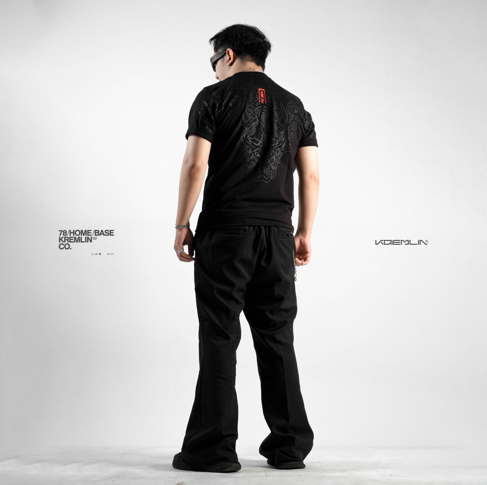 Kremlin T-shirt Regular Kaos Graphic Black - Tetsukai