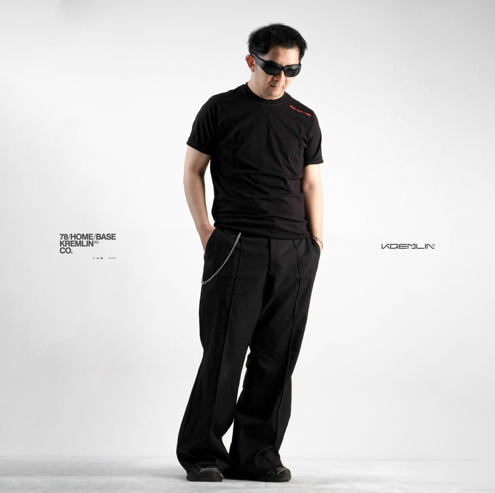 Kremlin T-shirt Regular Kaos Graphic Black - Tetsukai