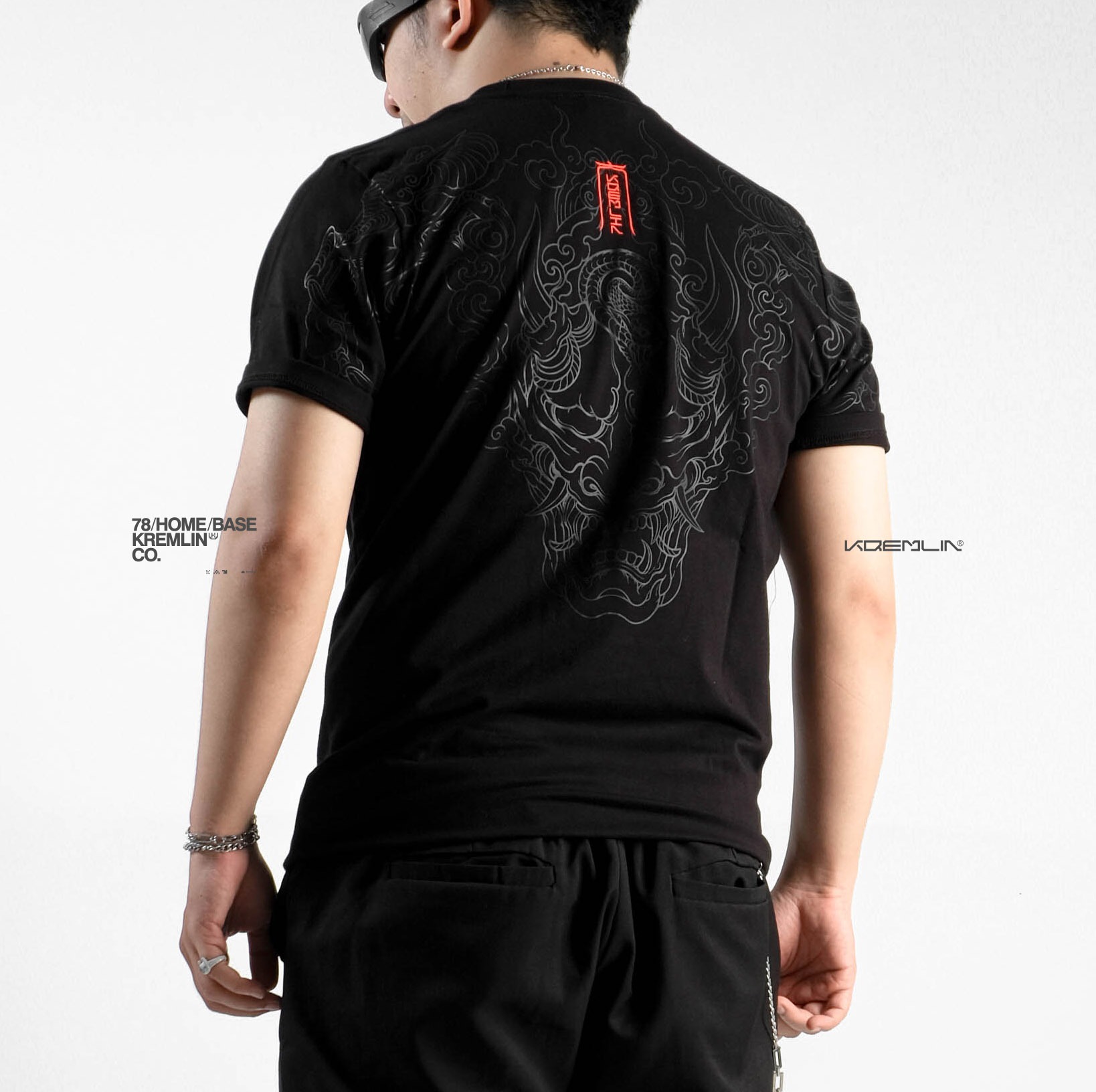 Kremlin T-shirt Regular Kaos Graphic Black - Tetsukai