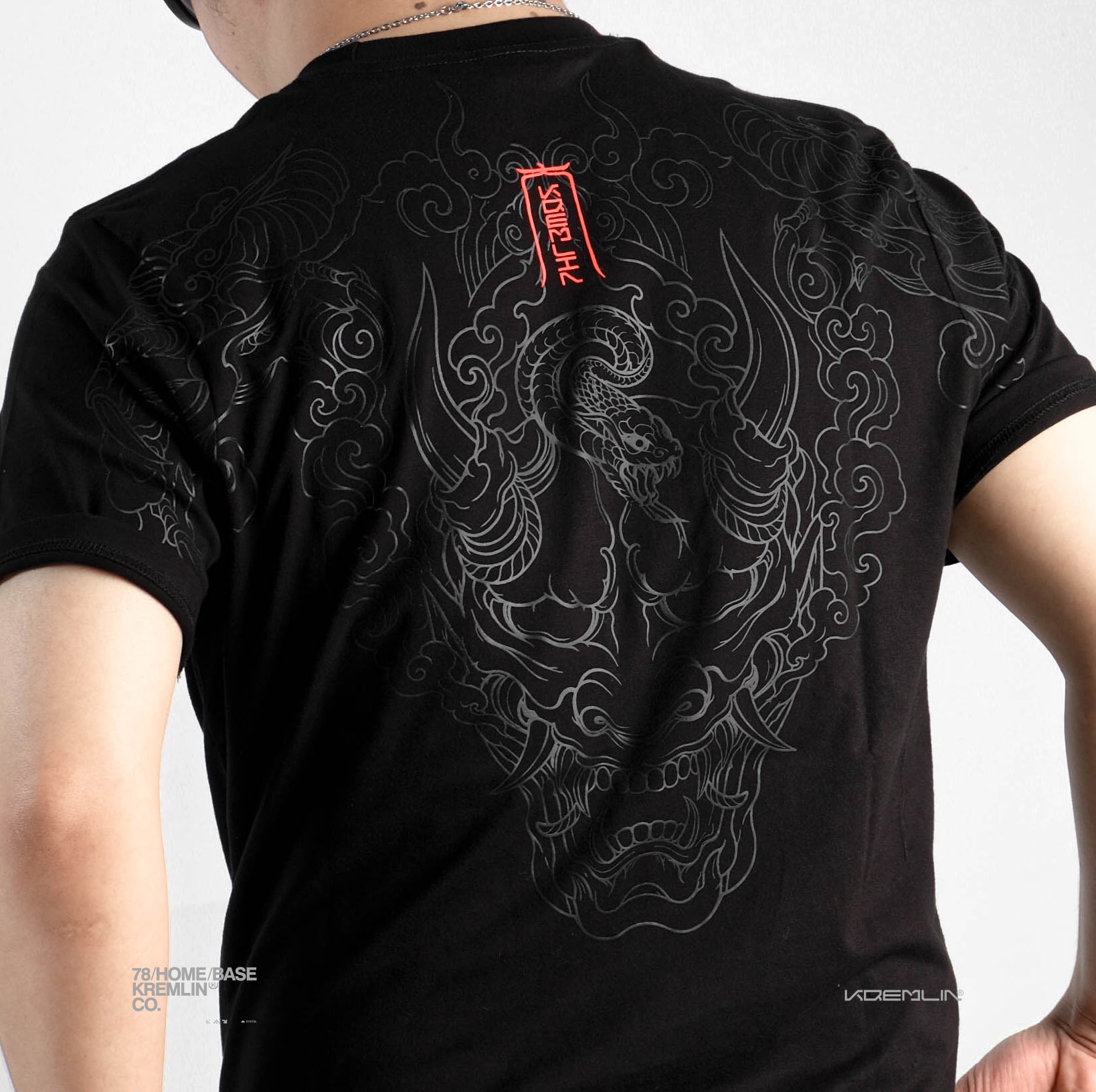 Kremlin T-shirt Regular Kaos Graphic Black - Tetsukai