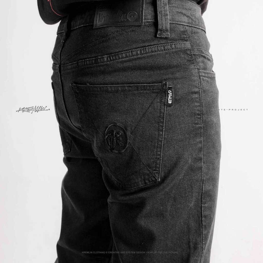 KREMLIN Celana Jeans Washing Dust Black Denim - IRON