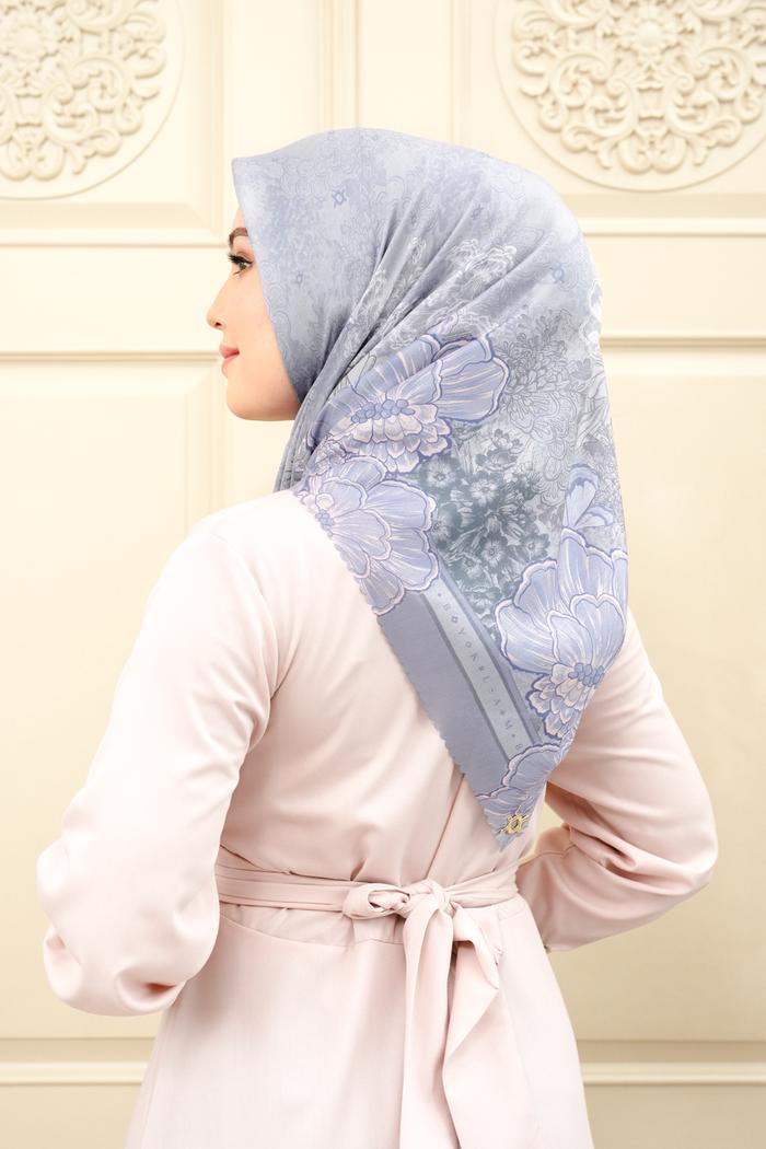 Lariangi Scarf
