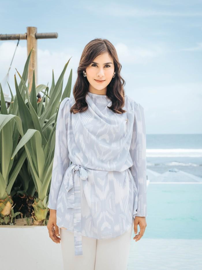 Clare Blouse (Minor) Arctic Ice