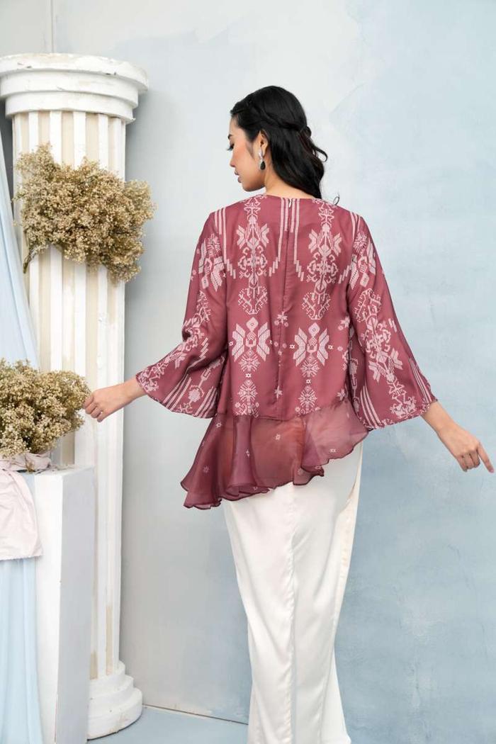Lingga Blouse Merah Biram