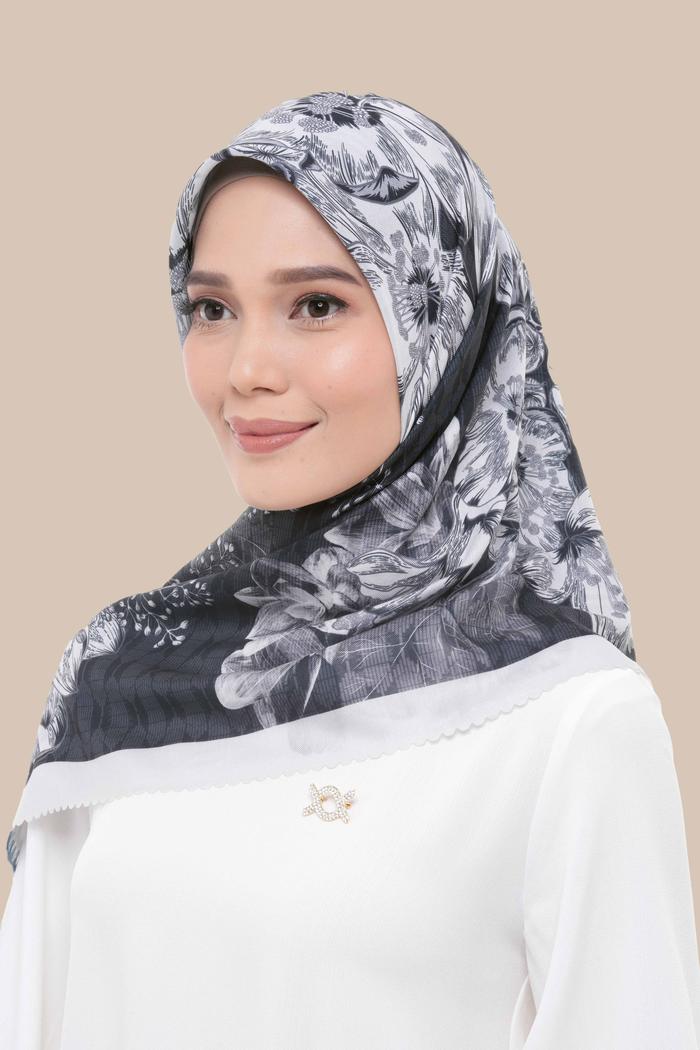 Mandalika Scarf Caviar