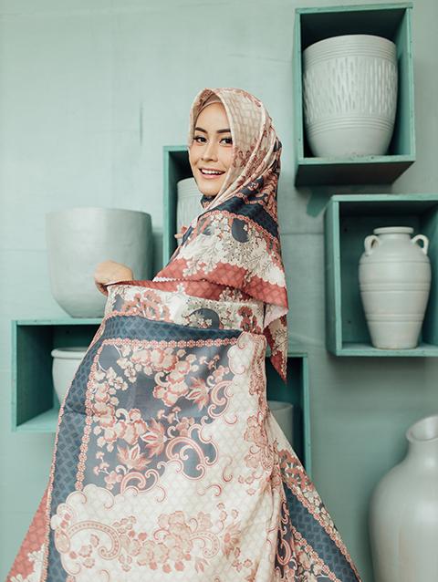 Bunaken Scarf in Lotus