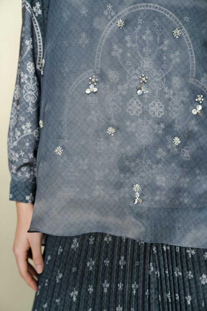 Pandai Sikek Blouse with Embellishment Savarna