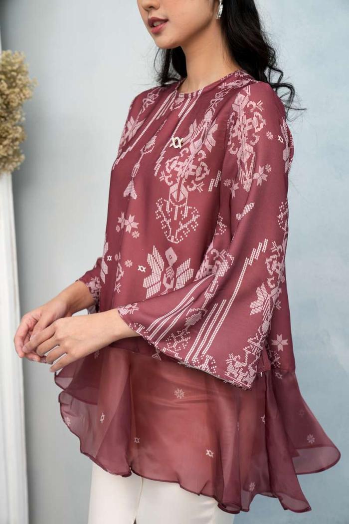 Lingga Blouse Merah Biram