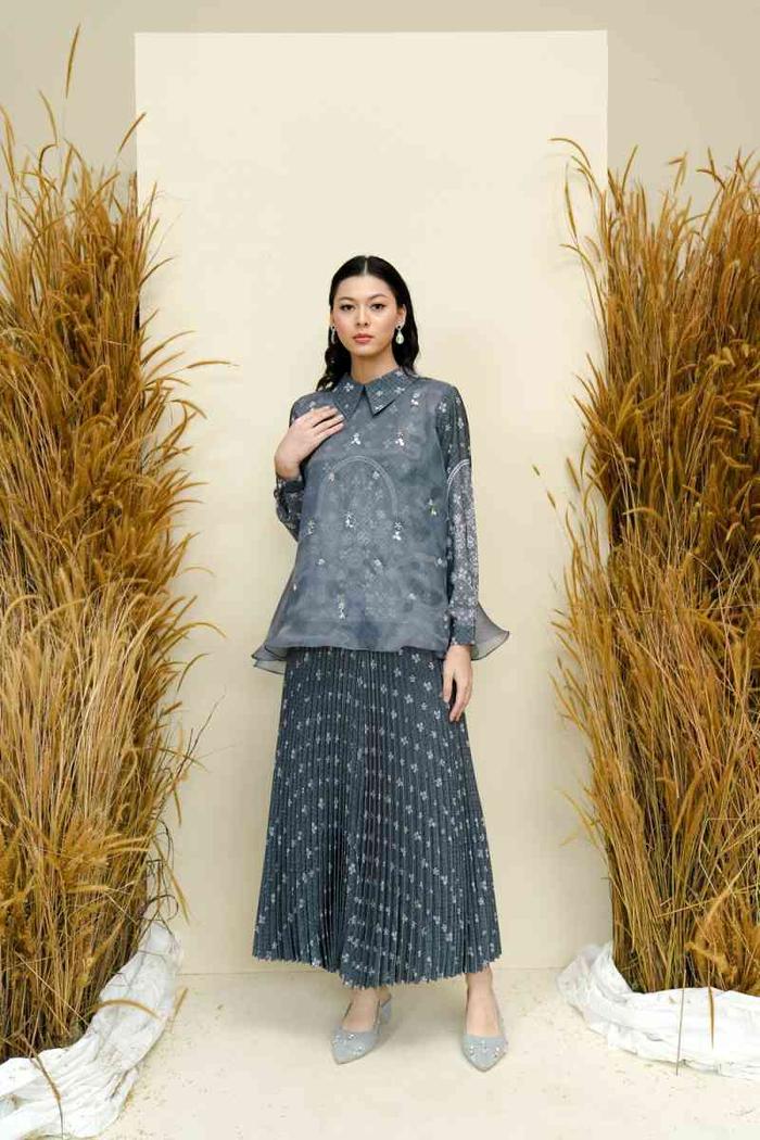Pandai Sikek Blouse with Embellishment Savarna