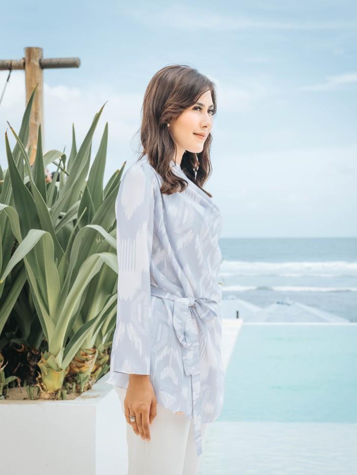 Clare Blouse (Minor) Arctic Ice