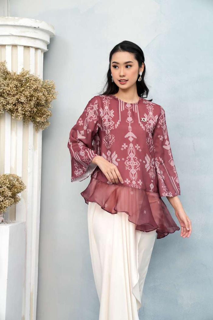 Lingga Blouse Merah Biram