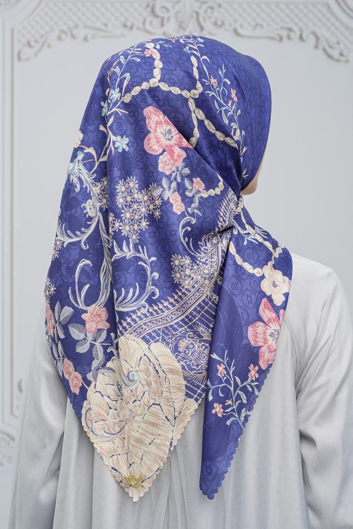 Madeline Scarf