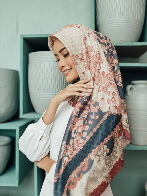 Bunaken Scarf in Lotus