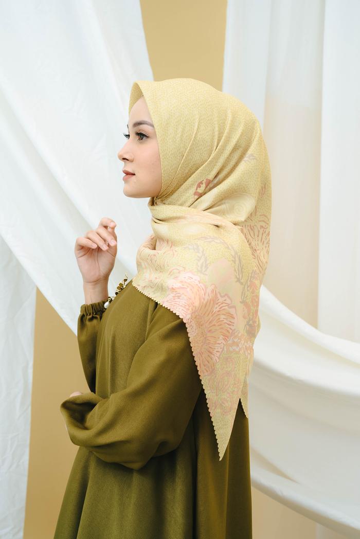 Kana Scarf