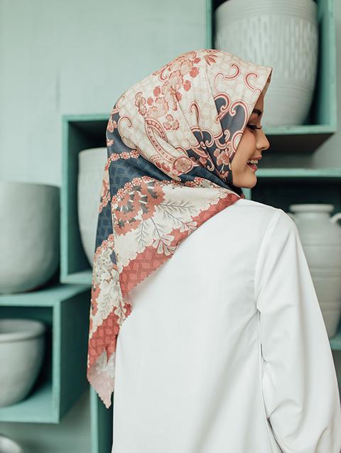 Bunaken Scarf in Lotus