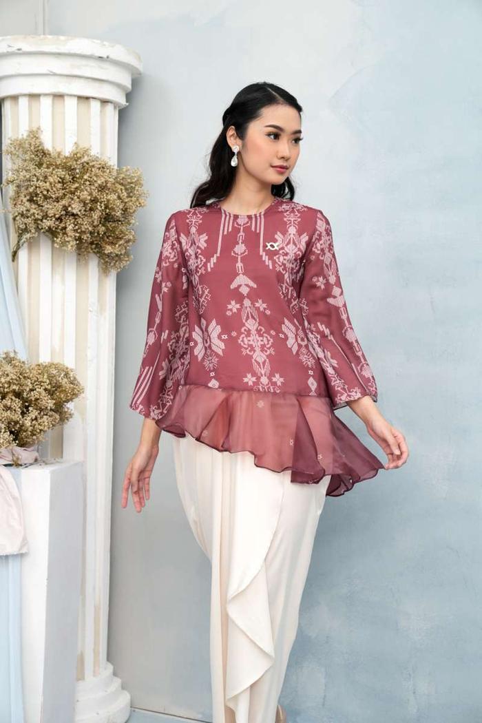 Lingga Blouse Merah Biram