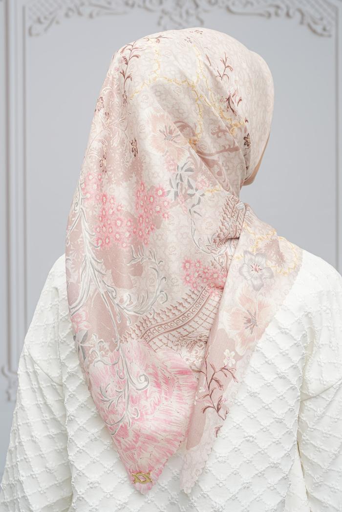 Madeline Scarf