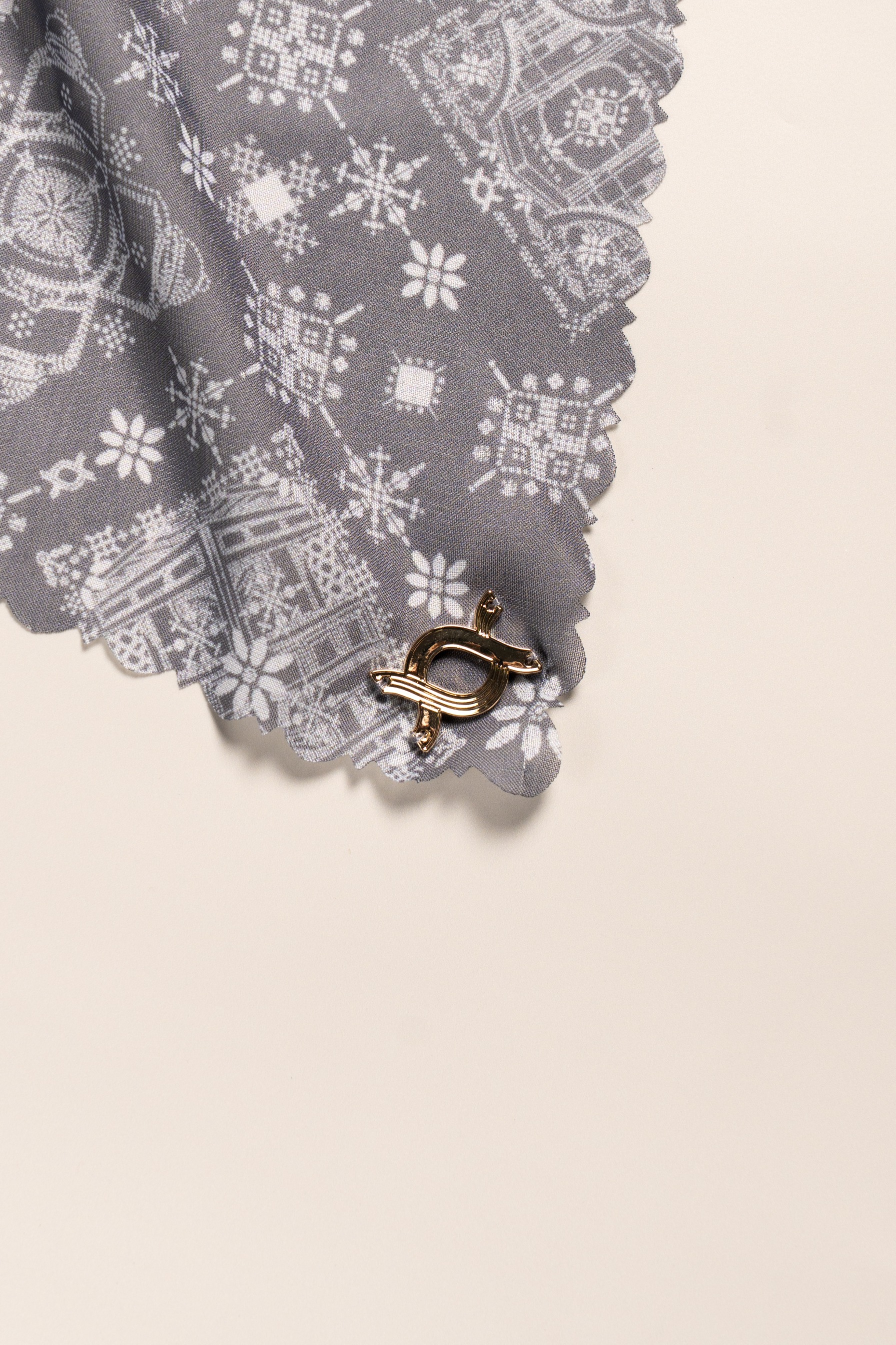 Diyasmara Scarf