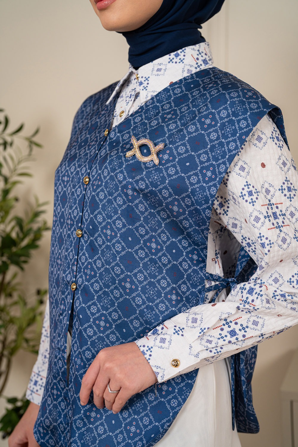 Sarunai Vest
