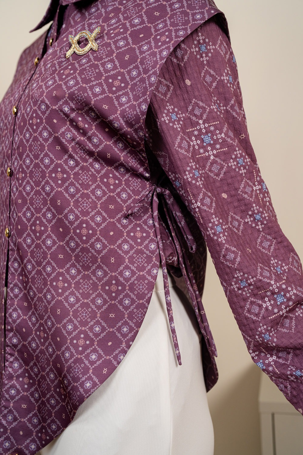 Sarunai Vest