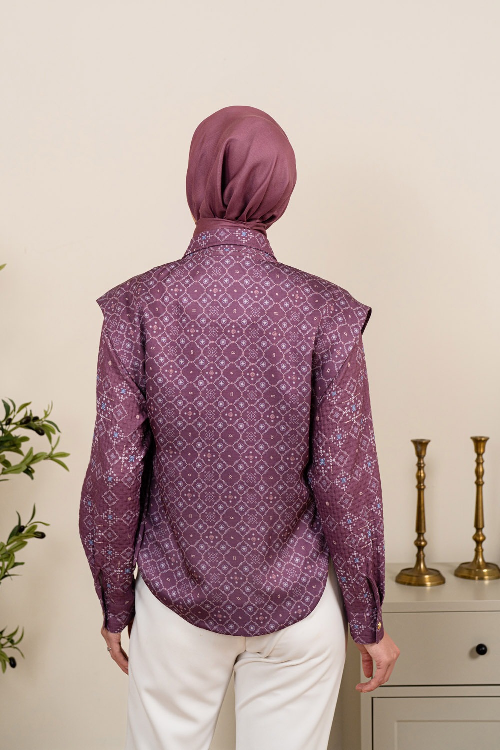 Sarunai Vest