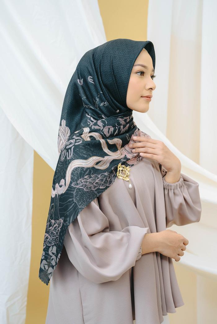 Kana Scarf
