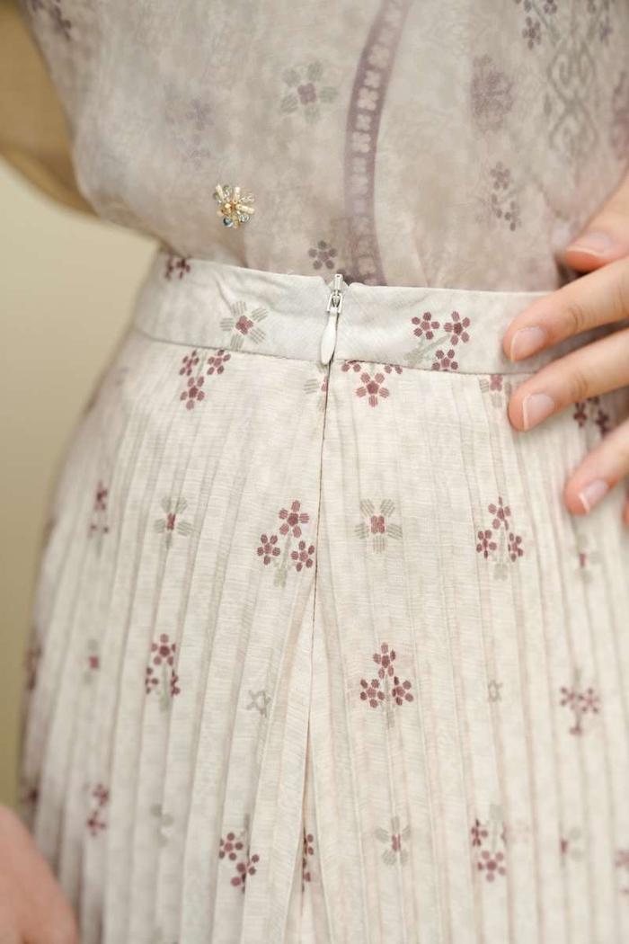 Pandai Sikek Pleated Skirt Pinggala