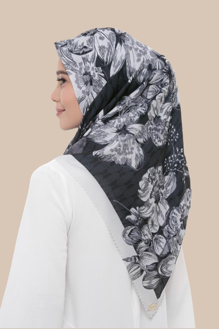 Mandalika Scarf Caviar