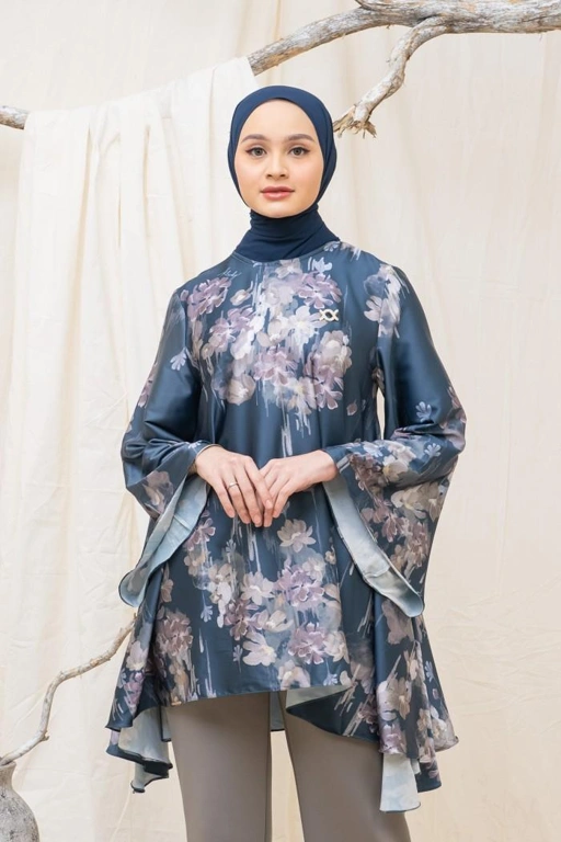 Image of Wearing Klamby | Nara Tunic (Minor) in Indigo Blue