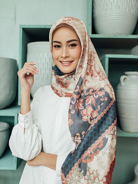 Bunaken Scarf in Lotus