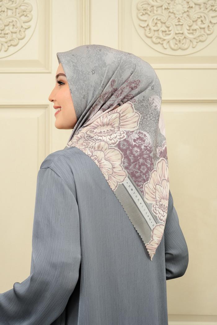 Lariangi Scarf